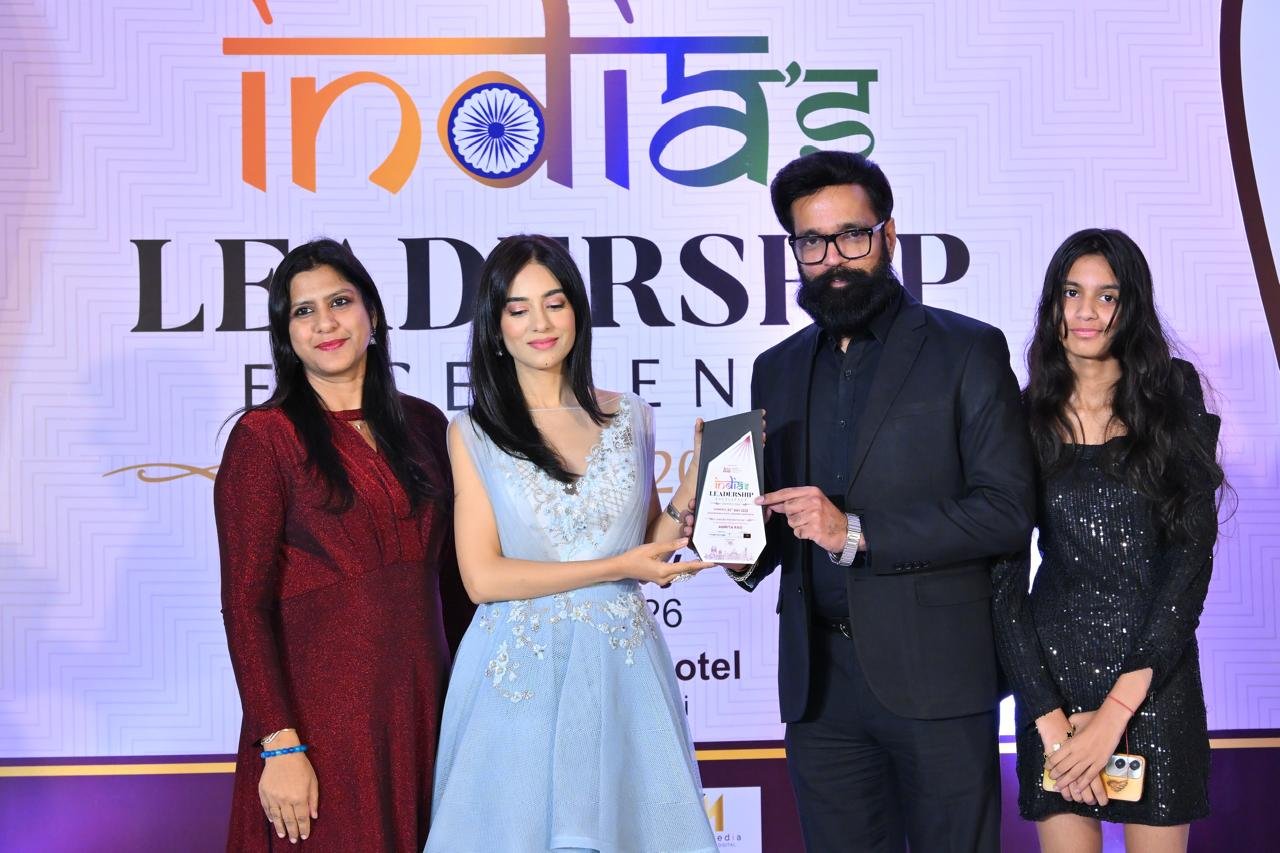 A memorable award presentation celebrating professional excellence, leadership, and outstanding contribution.
